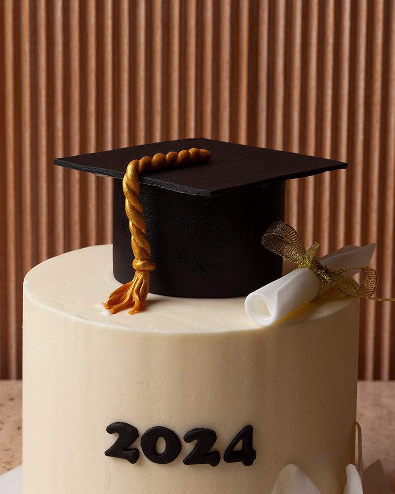 Graduation Cake 2024 w/ Black Cap